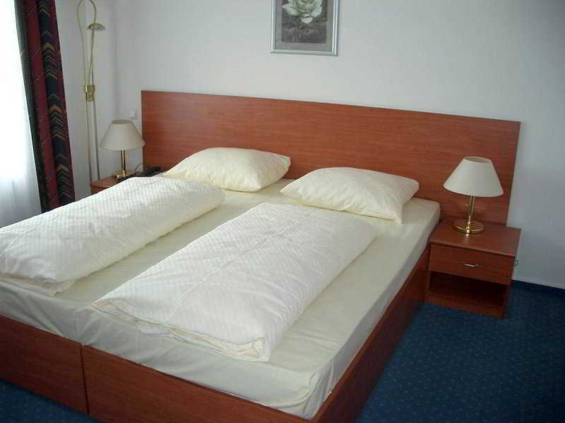 Hotel Sonata Μπάντεν-Μπάντεν Δωμάτιο φωτογραφία